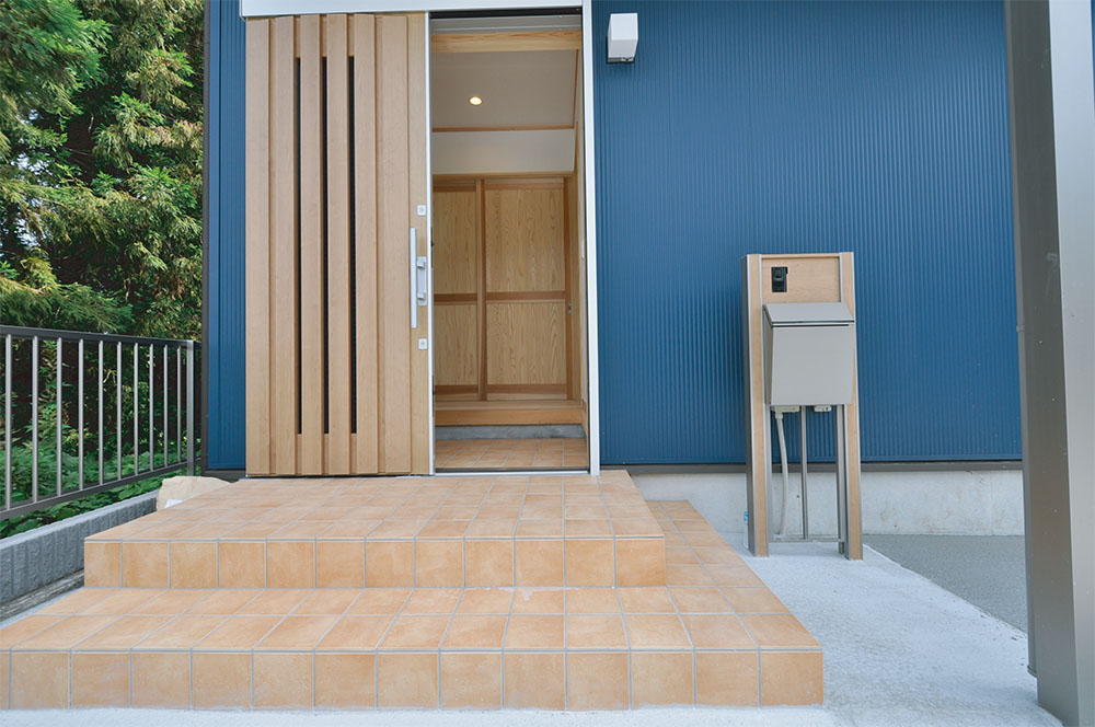 玄関・勝手口回り